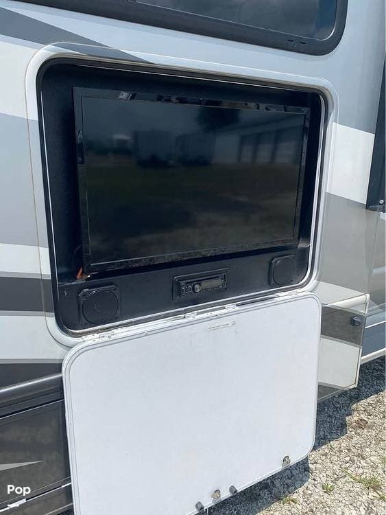 2017 Sunseeker 3050s by Forest River from Pop RVs in New Palestine, Indiana