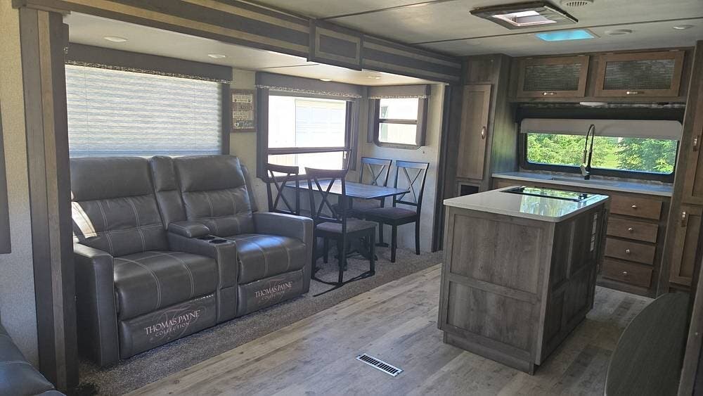 2019 Sprinter 333FKS by Keystone from Pop RVs in Kiel, Wisconsin