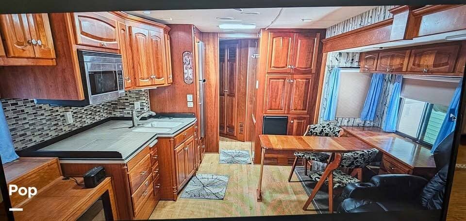2006 Newmar Dutch Star 4320 - Used Diesel Pusher For Sale by Pop RVs in Palmyra, Nebraska features Leveling Jacks, Air Conditioning, Generator, Awning, Slideout