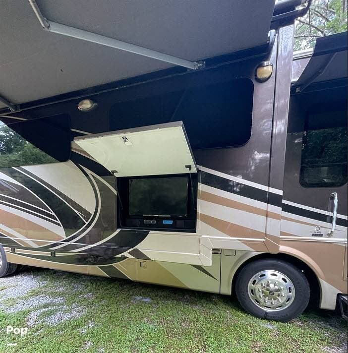 2014 Thor Motor Coach Tuscany 36MQ - Used Diesel Pusher For Sale by Pop RVs in Sterrett, Alabama features Air Conditioning, Slideout, Awning, Generator, Leveling Jacks