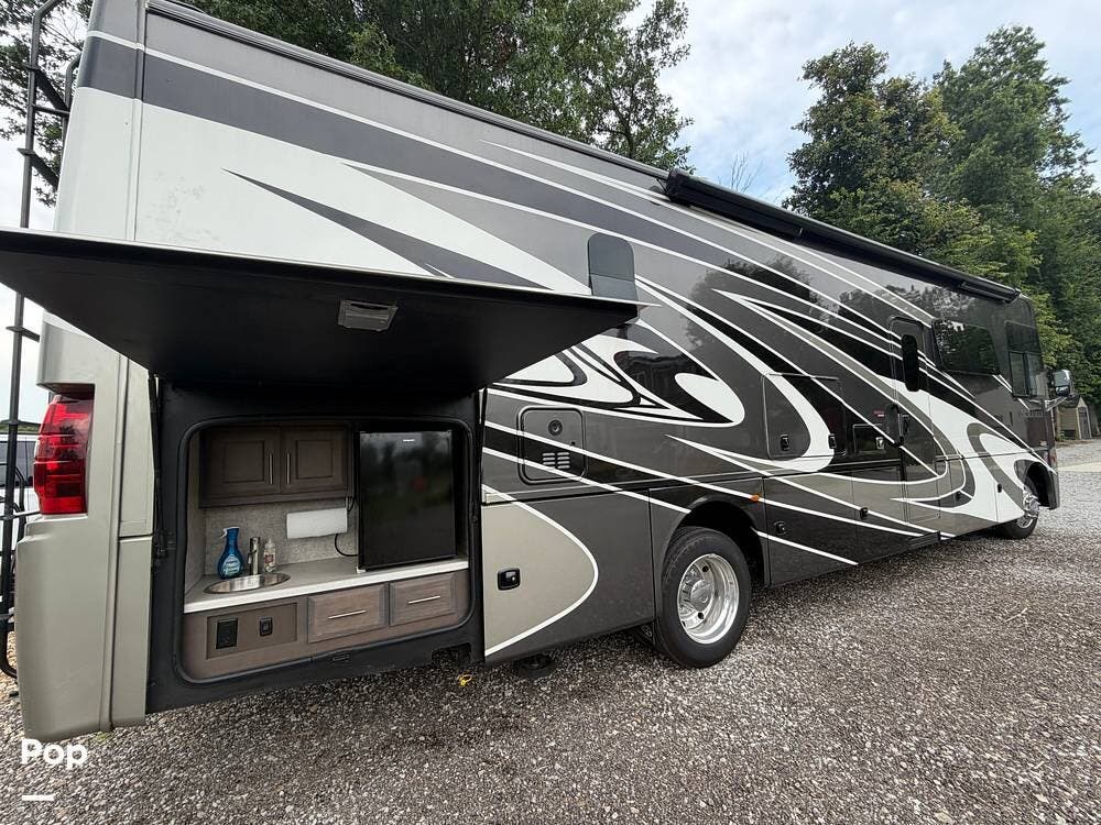 2022 Miramar 34.6 by Thor Motor Coach from Pop RVs in Mansfield, Ohio