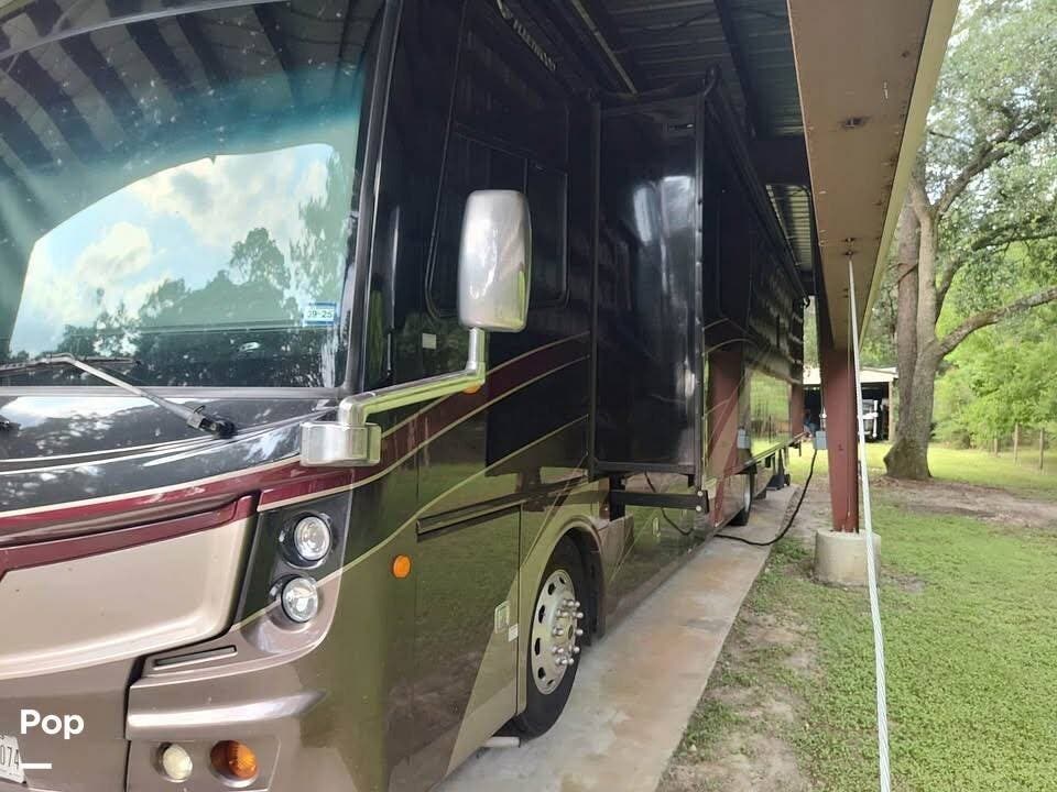 2018 Fleetwood Discovery LXE 40E - Used Diesel Pusher For Sale by Pop RVs in Alvin, Texas features Slideout