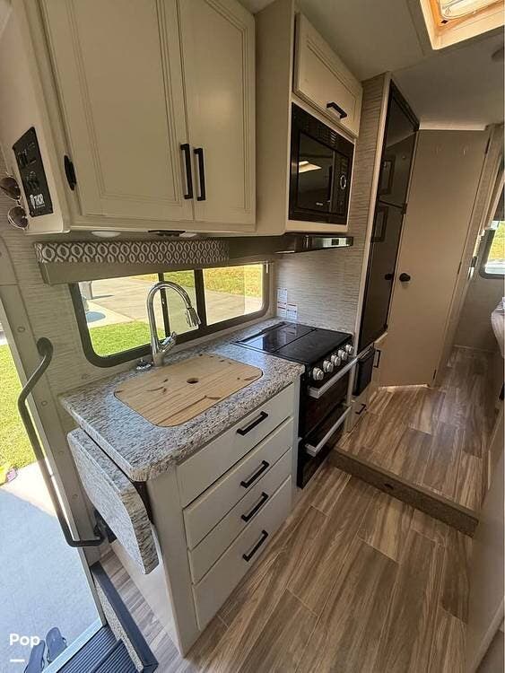 Used 2022 Thor Motor Coach Freedom Elite 22FE available in Byron Center, Michigan
