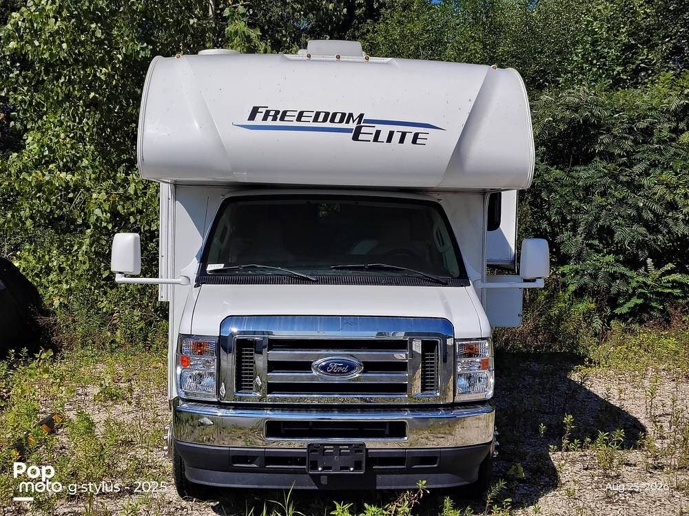 2022 Thor Motor Coach Freedom Elite 22FE - Used Class C For Sale by Pop RVs in Byron Center, Michigan features Air Conditioning, Awning, Slideout, Generator