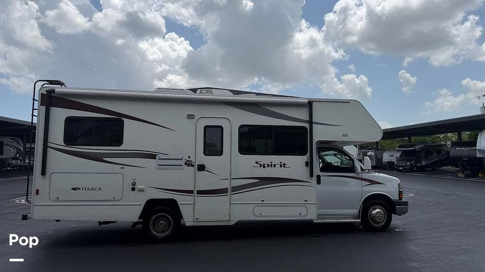 2014 Winnebago Spirit Itasca  25B - Used Class C For Sale by Pop RVs in Wylie, Texas features Air Conditioning, Awning, Generator