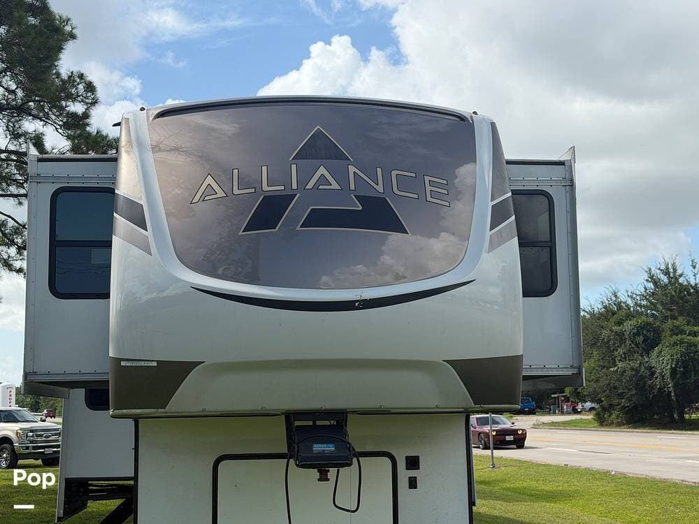 2022 Alliance RV Paradigm 385FL - Used Fifth Wheel For Sale by Pop RVs in Santa Fe, Texas features Slideout, Awning, Air Conditioning, Leveling Jacks