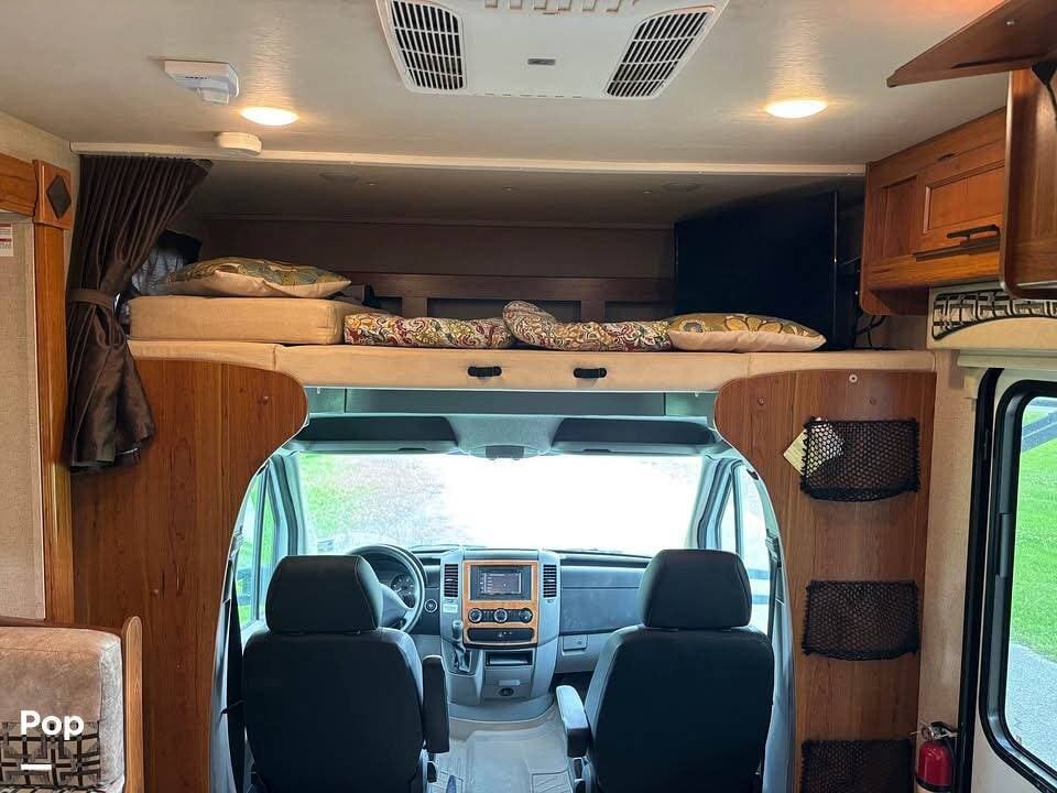 2016 Jayco Melbourne 24L - Used Class C For Sale by Pop RVs in Rayville, Louisiana features Slideout, Generator, Awning, Air Conditioning