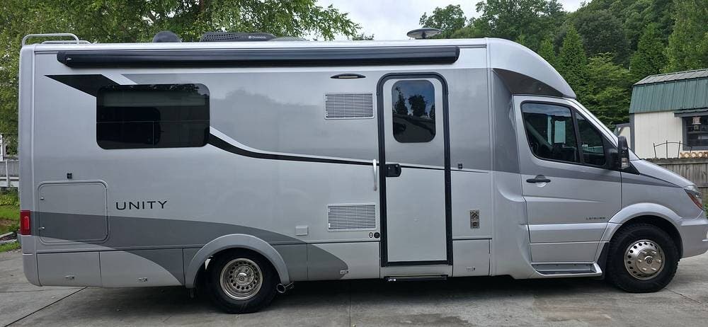 2017 Leisure Travel Unity U24IB - Used Class C For Sale by Pop RVs in Blairsville, Georgia