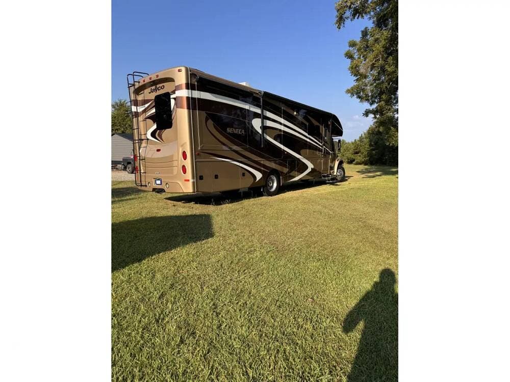 2015 Jayco Seneca 37TS - Used Super C For Sale by Pop RVs in Ninety Six, South Carolina features Slideout
