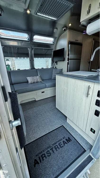 Used 2024 Airstream Flying Cloud 25FB QUEEN available in Plainfield, Indiana
