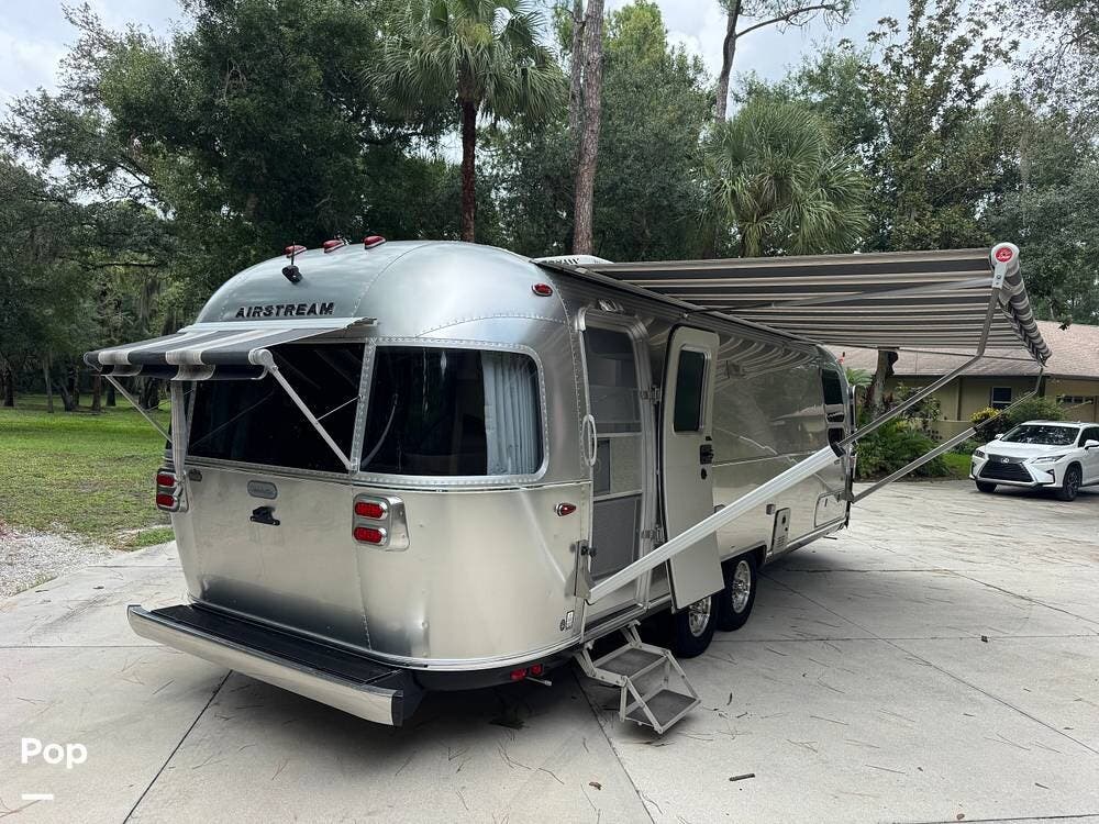 2024 Airstream Globetrotter 27FB Twin - Used Travel Trailer For Sale by Pop RVs in Sarasota, Florida features Awning, Air Conditioning
