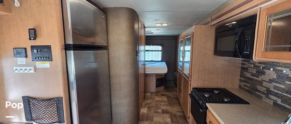 2014 Thor Motor Coach Four Winds 31W - Used Class C For Sale by Pop RVs in Anna, Texas features Generator, Awning, Leveling Jacks, Air Conditioning, Slideout