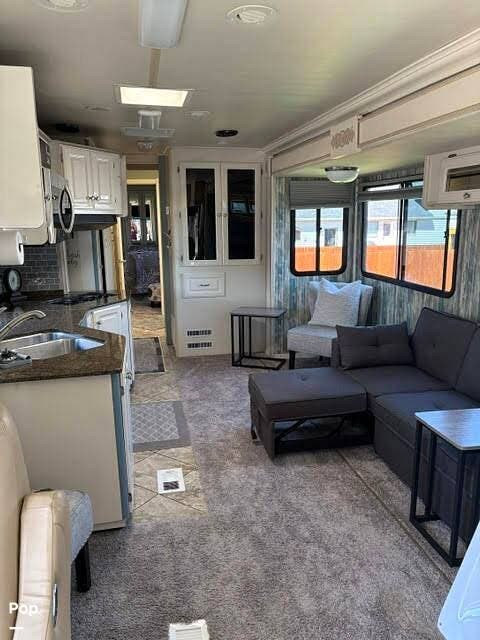 2005 Scenic Cruiser 8408WFD by Gulf Stream from Pop RVs in Belgrade, Montana