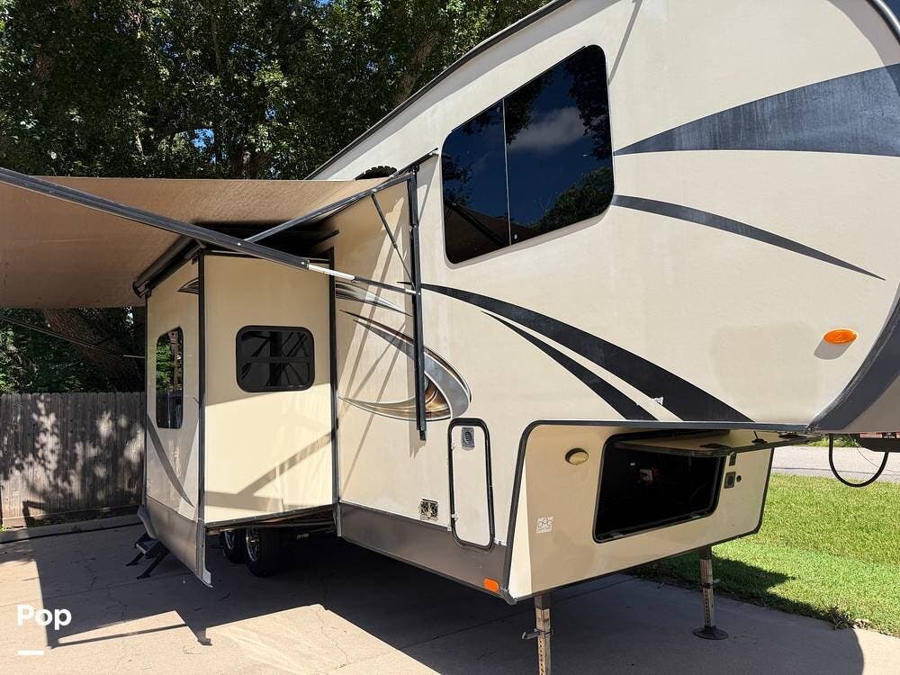 2019 Rockwood Signature 8297S - Used Fifth Wheel For Sale by Pop RVs in Rosenberg, Texas features Awning, Leveling Jacks, Air Conditioning, Slideout