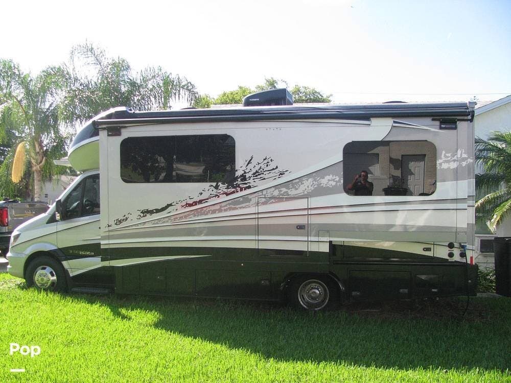 Used 2018 Dynamax Corp Isata 3 Series Dynamax  24FW available in Edgewater, Florida