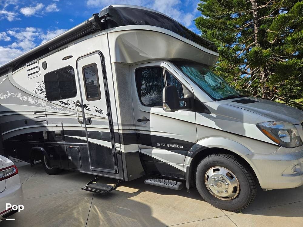 2018 Dynamax Corp Isata 3 Series 24FW - Used Class C For Sale by Pop RVs in Edgewater, Florida features Awning, Slideout, Generator, Air Conditioning
