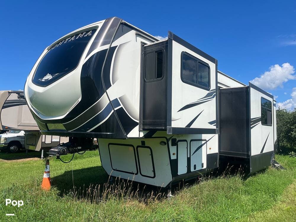 2021 Montana High Country 377FL by Keystone from Pop RVs in Leroy, New York