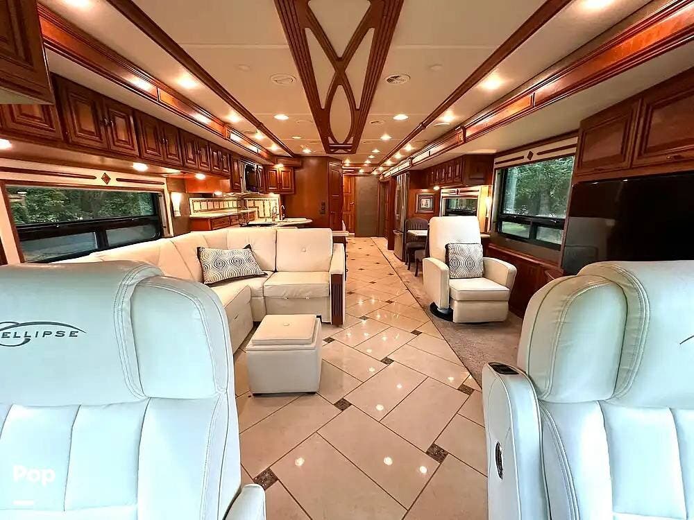 2014 Itasca Ellipse 42QD - Used Diesel Pusher For Sale by Pop RVs in Graham, Washington features Awning, Leveling Jacks, Slideout, Generator, Air Conditioning