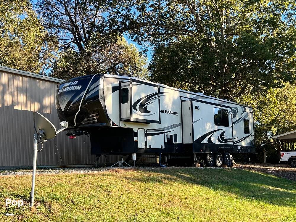 2018 Heartland Road Warrior 429TH - Used Toy Hauler For Sale by Pop RVs in Ellijay, Georgia features Generator, Slideout, Air Conditioning, Awning, Leveling Jacks