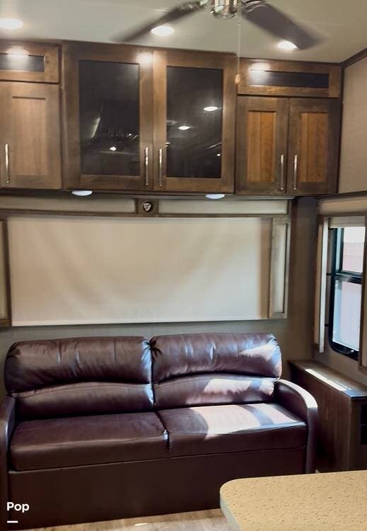 2018 Vanleigh Vilano 325RL - Used Fifth Wheel For Sale by Pop RVs in Dillard, Georgia features Slideout