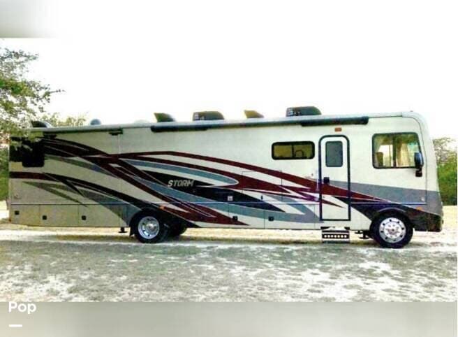 2018 Fleetwood Storm 36F - Used Class A For Sale by Pop RVs in Abilene, Texas features Awning, Generator, Air Conditioning, Slideout, Leveling Jacks