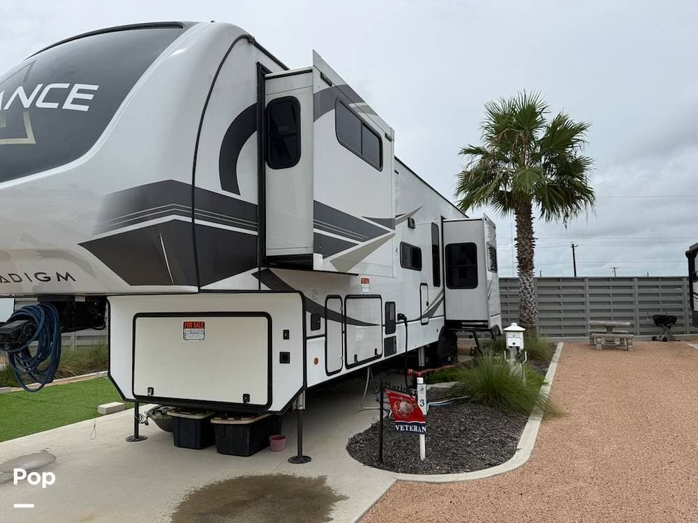 2024 Alliance RV Paradigm 395DS - Used Fifth Wheel For Sale by Pop RVs in Rockport, Texas features Slideout