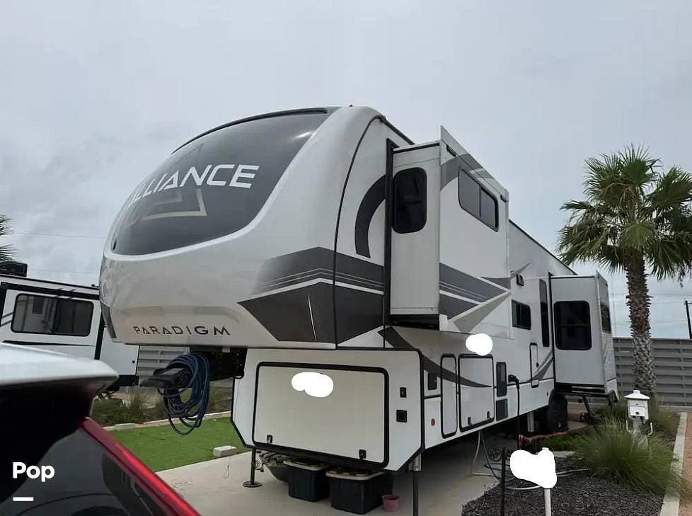 2024 Alliance RV Paradigm 395DS - Used Fifth Wheel For Sale by Pop RVs in Rockport, Texas features Leveling Jacks, Awning, Slideout, Air Conditioning