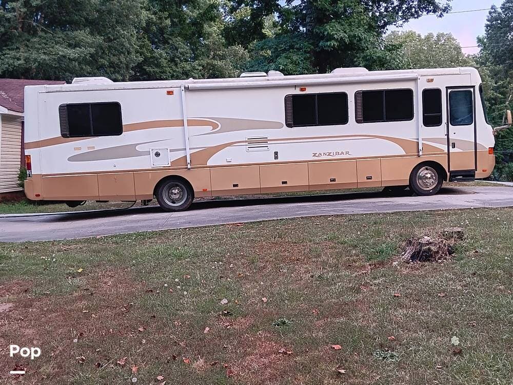 1999 Safari Zanzibar 3876 - Used Diesel Pusher For Sale by Pop RVs in Lithonia, Georgia features Slideout