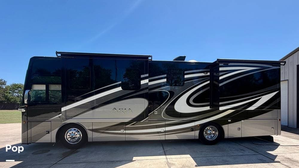 2020 Thor Motor Coach Aria 3401 - Used Diesel Pusher For Sale by Pop RVs in Bellville, Texas features Generator, Slideout, Leveling Jacks, Air Conditioning, Awning