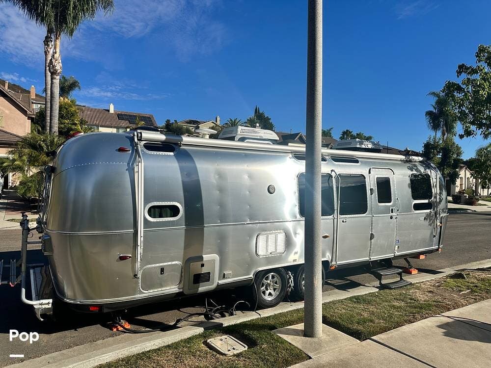 2015 Flying Cloud 30FB Bunk by Airstream from Pop RVs in Poway, California