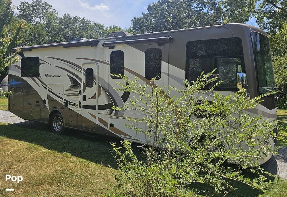 2017 Hurricane 31Z by Thor Motor Coach from Pop RVs in Malvern, Arkansas