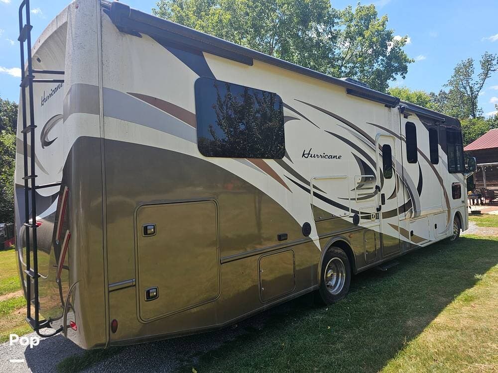 2017 Thor Motor Coach Hurricane 31Z - Used Class A For Sale by Pop RVs in Malvern, Arkansas features Awning, Slideout, Air Conditioning, Leveling Jacks, Generator