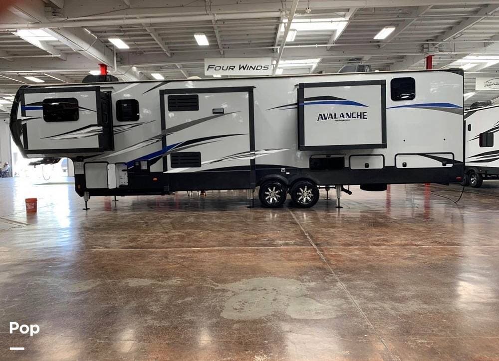 2020 Keystone Avalanche 382FL - Used Fifth Wheel For Sale by Pop RVs in Santa Clarita, California features Slideout