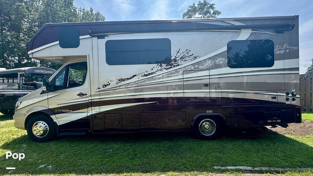 2019 Isata 3 24FW by Dynamax Corp from Pop RVs in Wilmington, North Carolina