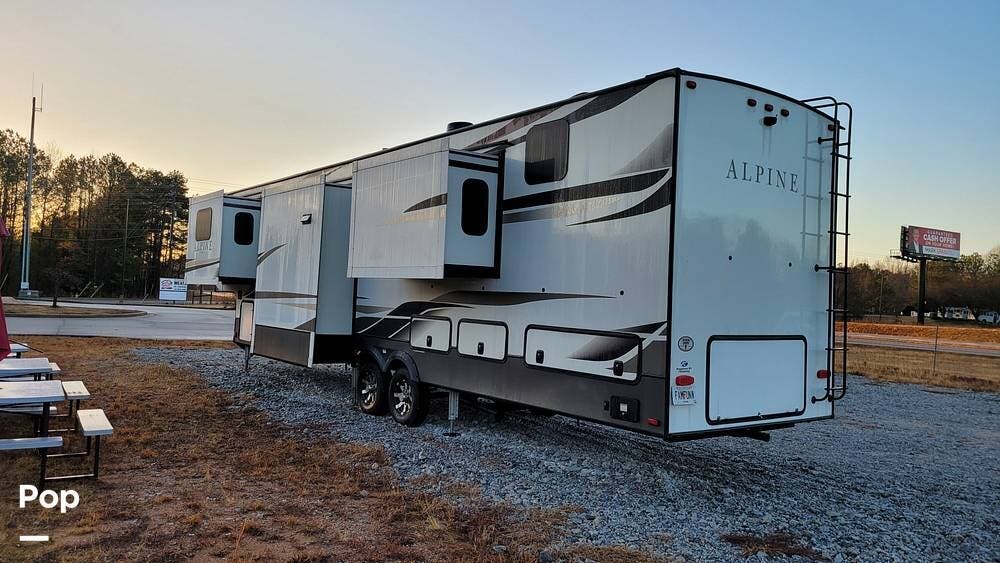 2021 Keystone Alpine 3700FL - Used Fifth Wheel For Sale by Pop RVs in Dallas, Georgia features Slideout