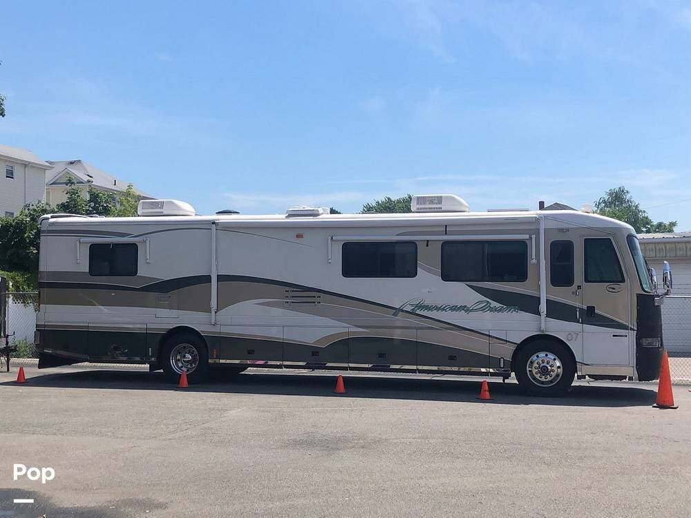 1999 Fleetwood American Dream 40DVS - Used Diesel Pusher For Sale by Pop RVs in Elizabethtown, Pennsylvania features Slideout