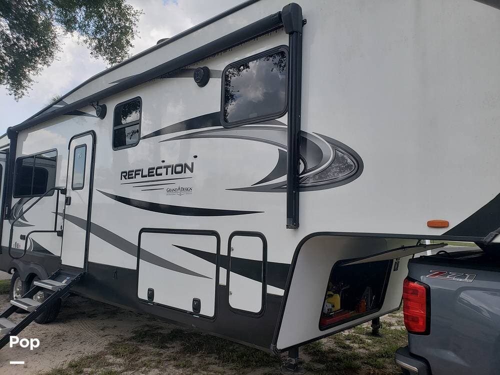 2022 Grand Design Reflection 340RDS - Used Fifth Wheel For Sale by Pop RVs in Leesburg, Florida features Leveling Jacks, Slideout, Awning, Air Conditioning