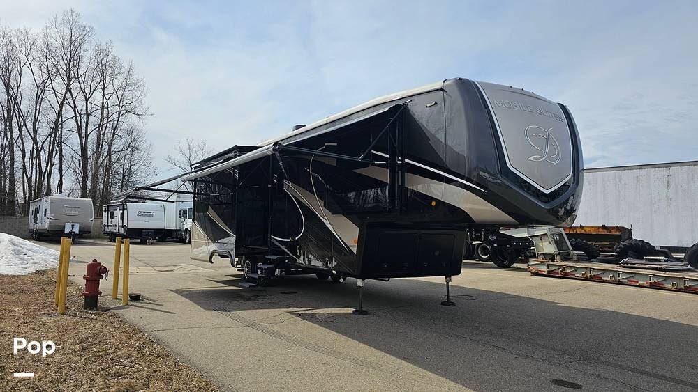 2025 DRV Mobile Suites 36RSSB3 - Used Fifth Wheel For Sale by Pop RVs in Romulus, Michigan features Slideout