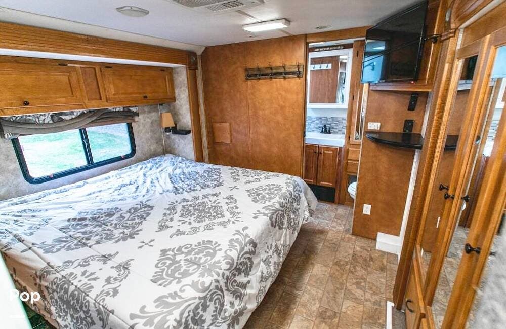2008 SuperNova 6400 by Gulf Stream from Pop RVs in Spokane, Washington