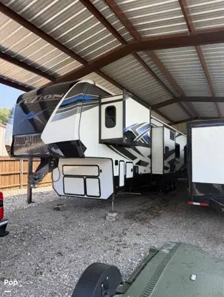 2021 Keystone Fuzion 419 - Used Toy Hauler For Sale by Pop RVs in Midlothian, Texas features Awning, Generator, Air Conditioning, Slideout, Leveling Jacks