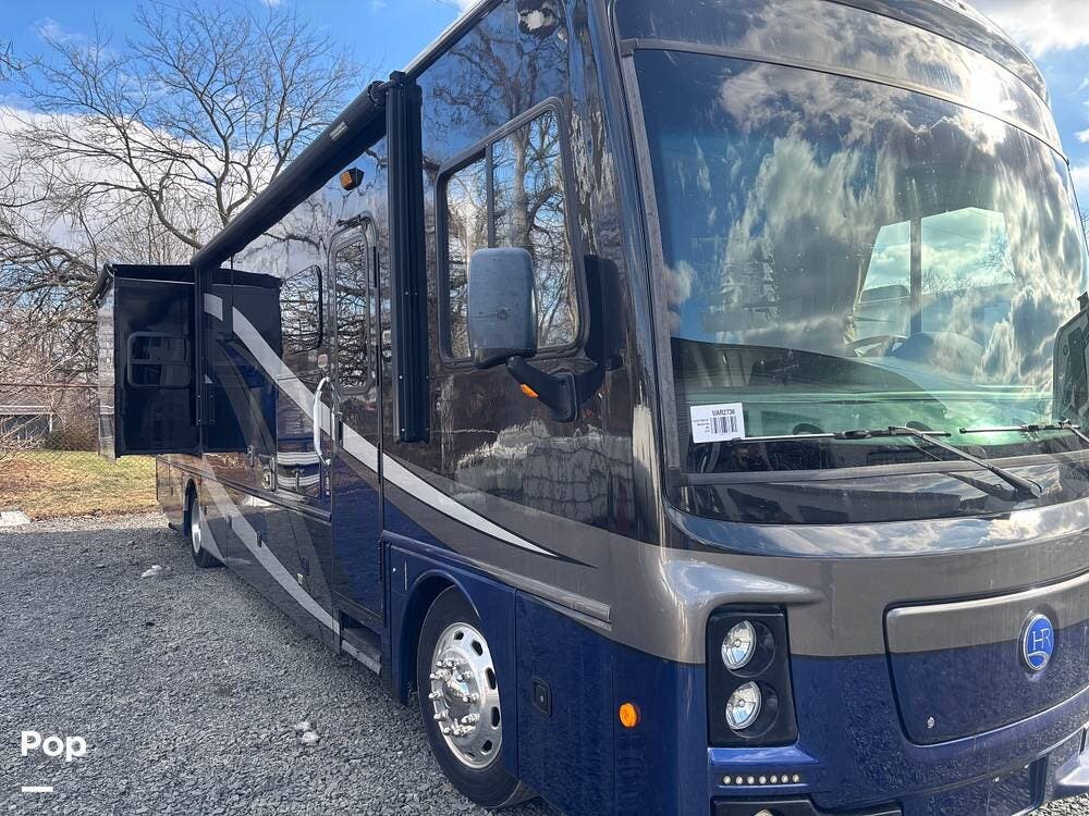 2018 Holiday Rambler Navigator XE Holiday Rambler  36U - Used Diesel Pusher For Sale by Pop RVs in Beaver Falls, Pennsylvania features Generator, Awning, Leveling Jacks, Air Conditioning, Slideout