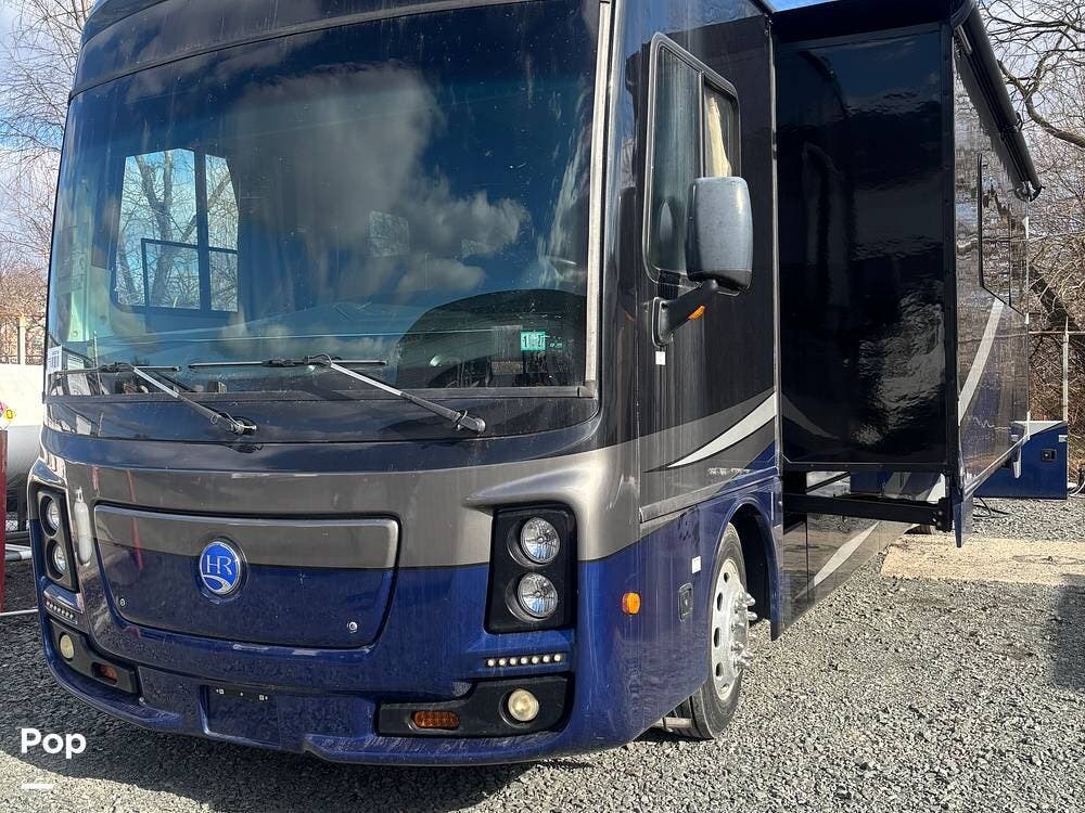2018 Holiday Rambler Navigator XE 36U - Used Diesel Pusher For Sale by Pop RVs in Beaver Falls, Pennsylvania features Leveling Jacks, Generator, Slideout, Air Conditioning, Awning