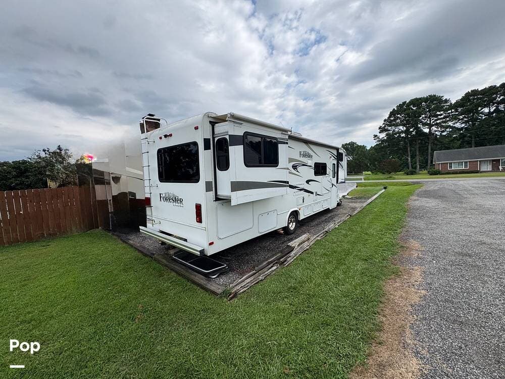 2014 Forest River Forester 3011DS - Used Class C For Sale by Pop RVs in Suffolk, Virginia features Generator, Awning, Slideout, Air Conditioning