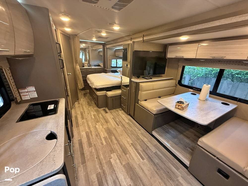 2019 Thor Motor Coach Axis 25.6 - Used Class A For Sale by Pop RVs in Orlando, Florida features Generator, Air Conditioning, Awning, Leveling Jacks, Slideout