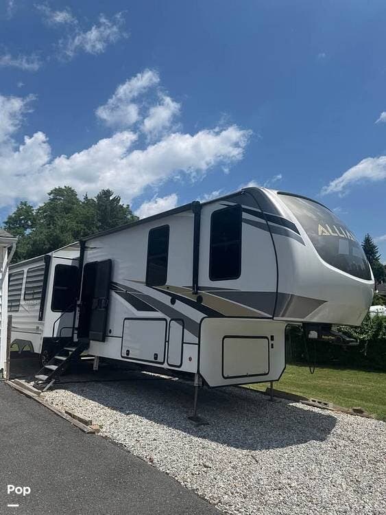 2021 Alliance RV Paradigm 372RK - Used Fifth Wheel For Sale by Pop RVs in Sparta, New Jersey features Slideout