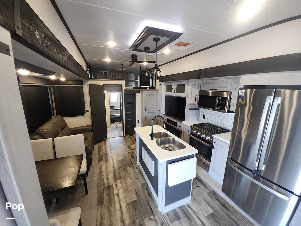 2024 Keystone Montana High Country 381TB - Used Fifth Wheel For Sale by Pop RVs in Gilbert, South Carolina features Slideout, Leveling Jacks, Air Conditioning, Awning