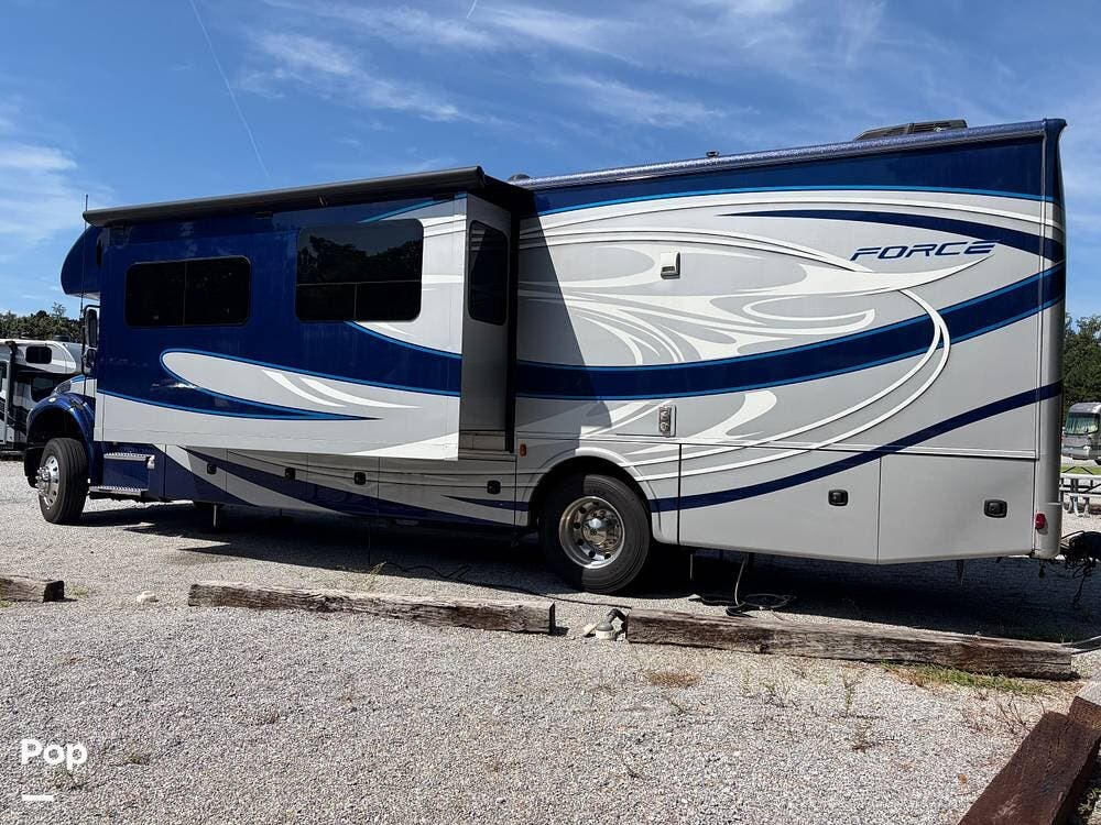 2021 Dynamax Corp Force 34KD - Used Super C For Sale by Pop RVs in Bluffton, South Carolina features Slideout