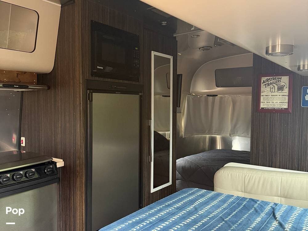 2017 Airstream International Airstream  M-23 FB - Used Travel Trailer For Sale by Pop RVs in Malibu, California