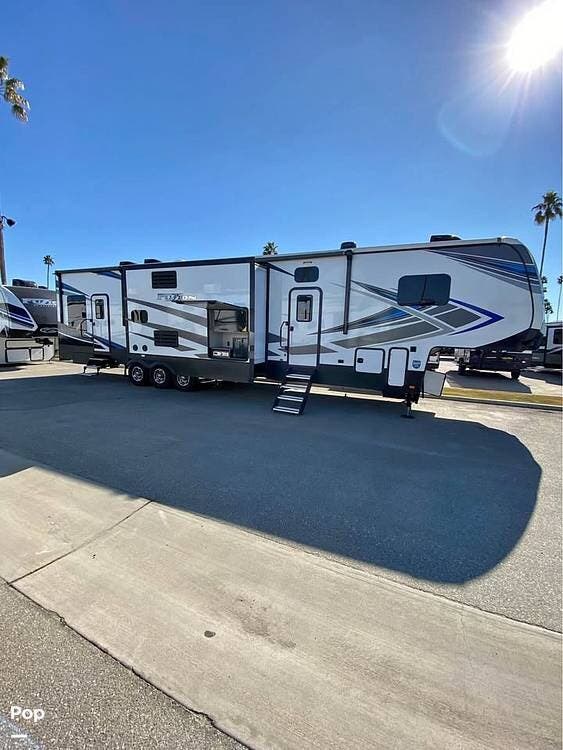 2021 Keystone Fuzion m428 - Used Fifth Wheel For Sale by Pop RVs in Ridgecrest, California features Slideout