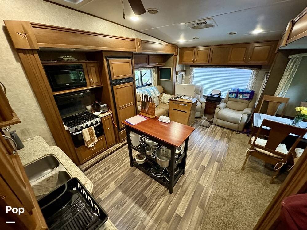 2016 Open Range Roamer 340FLR - Used Fifth Wheel For Sale by Pop RVs in Woodinville, Washington features Awning, Slideout, Leveling Jacks, Air Conditioning